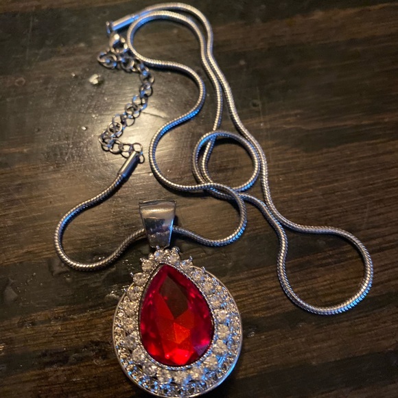 Red rhinestone and crystal “button” necklace - Picture 1 of 2